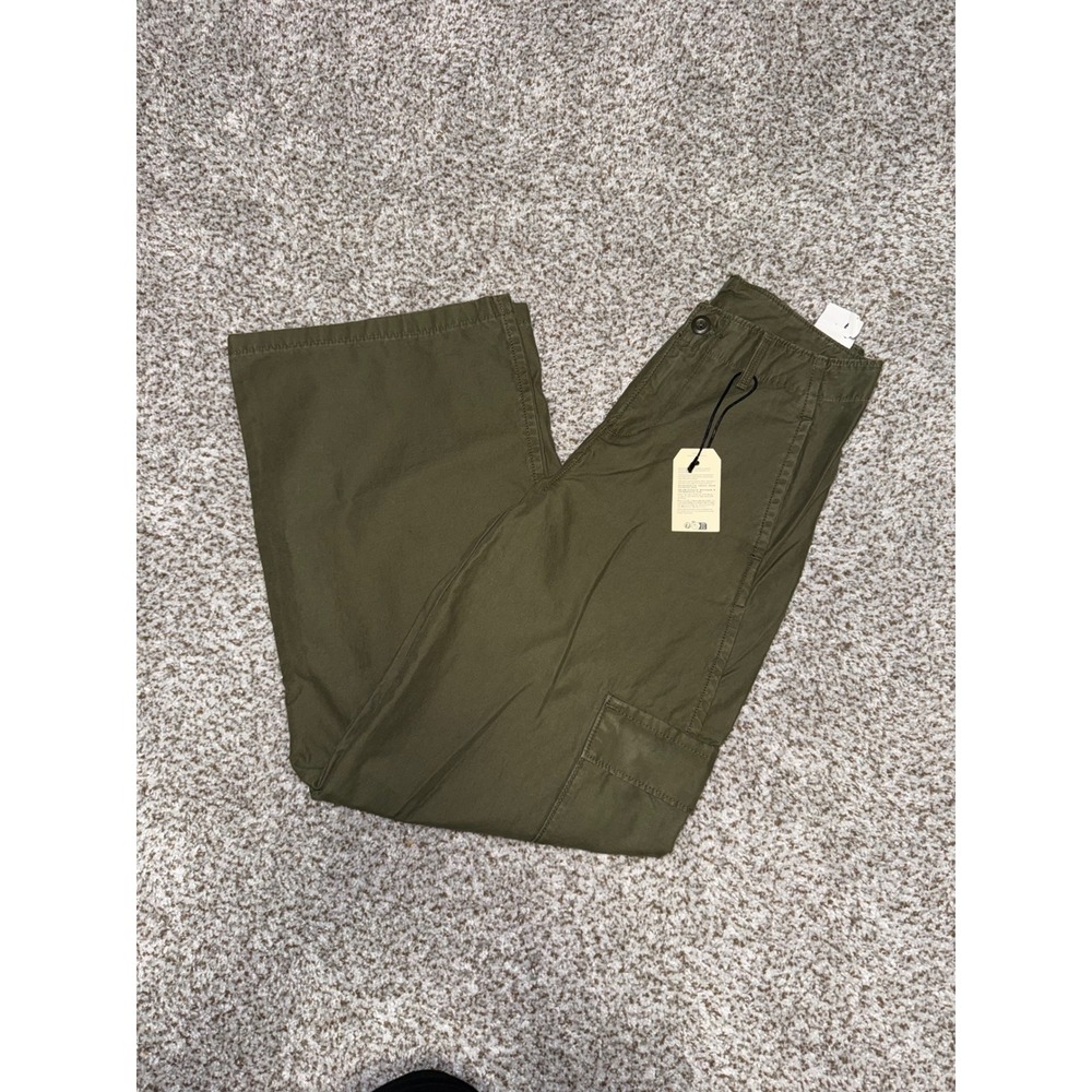 NWT Levi's Baggy Cargo pants